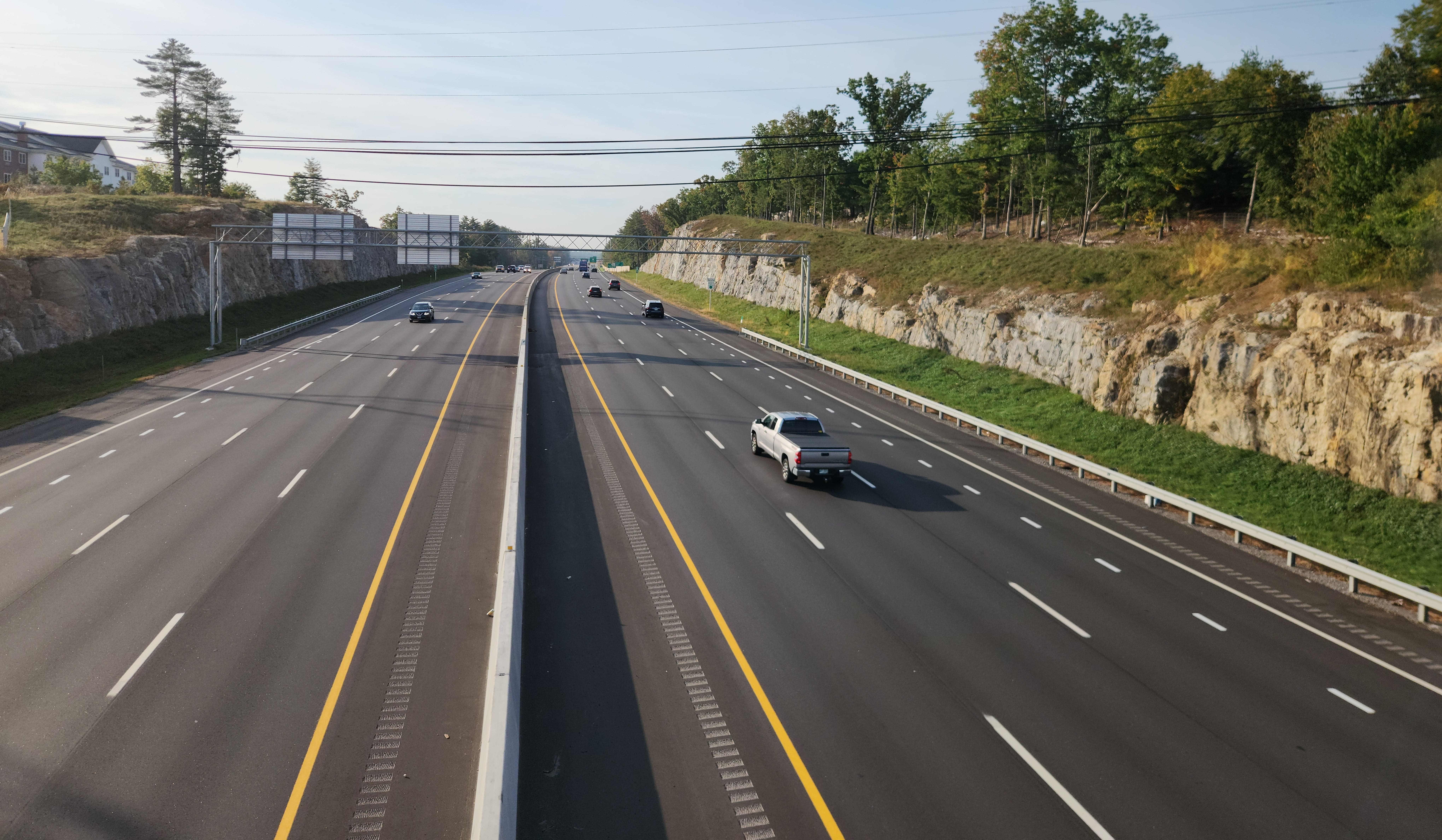 13761D - F.E.E.T. South of South River Road Overpass (view looking south)